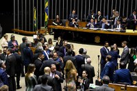 Congresso mantém veto à propaganda partidária em TV e rádio