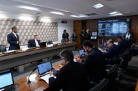 Presidente da CE lamenta resultado do Brasil no Pisa e defende valorização de professor