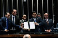 Promulgada emenda que transforma agentes penitenciários em policiais penais