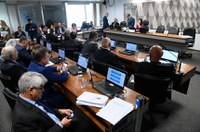 Relatório de PEC que extingue fundos é lido, mas votação fica para fevereiro