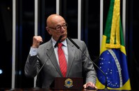 Esperidião Amin destaca sanção da lei que autoriza sociedade de garantia solidária