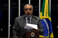 Paim diz que MP 905 ataca o jornalismo ao revogar obrigatoriedade de registro profissional