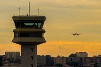 Sancionada homenagem a tenente-coronel que atuou no tráfego aéreo
