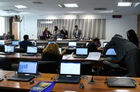 Escolas podem ser obrigadas a contar com intérpretes de Libras