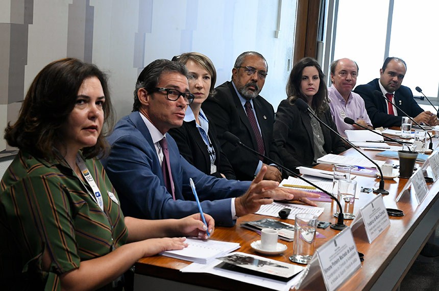 Subcomiss&atilde;o Tempor&aacute;ria sobre Mobilidade Urbana (CDHSTMU) realiza audi&ecirc;ncia p&uacute;blica interativa para tratar sobre: 