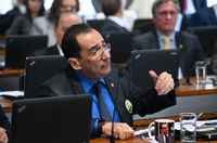 Incentivo aos pais para acompanhar a vida escolar dos filhos está em pauta na CAS