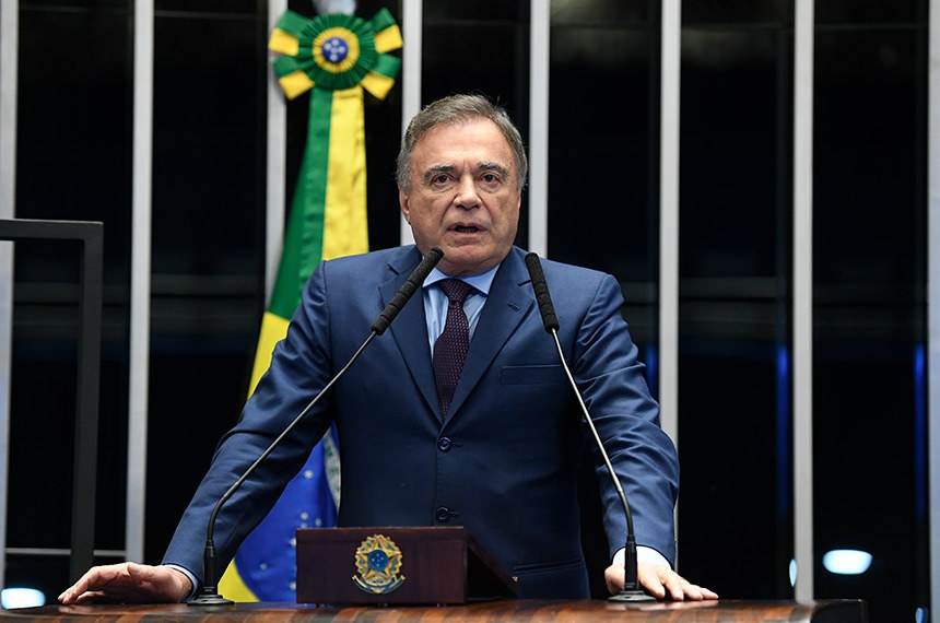 Plen&aacute;rio do Senado Federal durante sess&atilde;o n&atilde;o deliberativa.   Em discurso, &agrave; tribuna, senador Alvaro Dias (Podemos-PR).  Foto: Roque de S&aacute;/Ag&ecirc;ncia Senado