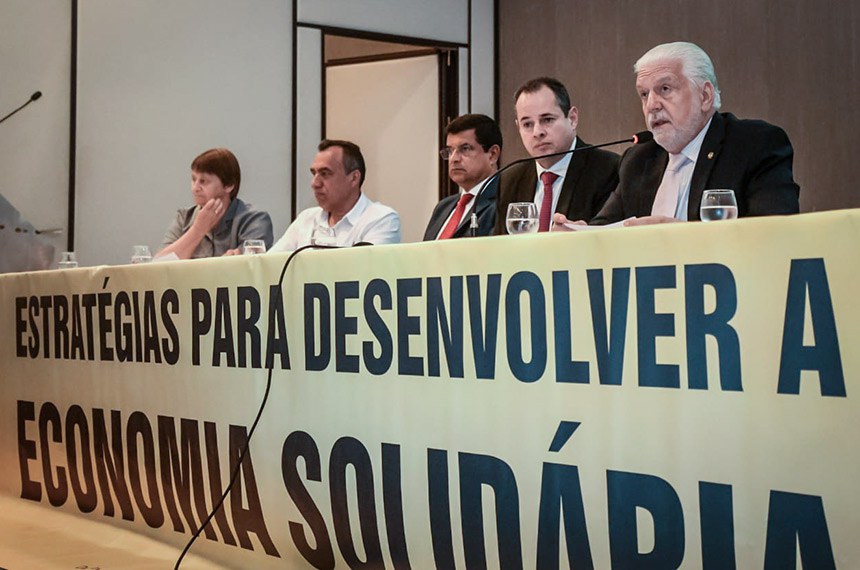 Jaques Wagner (D) abriu ciclo de debates da CDR nesta segunda, em Salvador