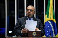 Paim cita estudo que estima lucro alto dos bancos com reforma da Previdência