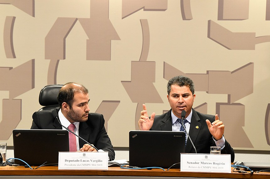 O relator, senador Marcos Rogério (à dir.), propôs a realização de audiências públicas para discutir temas relacionados à MP como o impacto que ela terá no SUS e no BPC