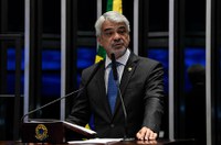 Humberto Costa se posiciona contra MP do Contrato Verde e Amarelo