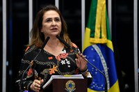 Kátia Abreu cumprimenta TCU por aprovar orientações ao setor ferroviário