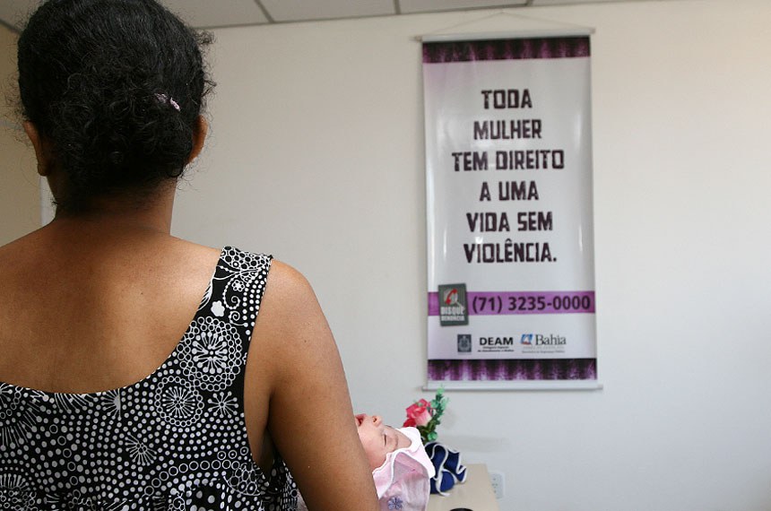 Serviços de saúde públicos e privados são obrigados, pela nova lei, a comunicar à  autoridade policial indícios de violência contra a mulher