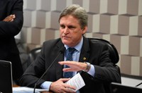 Comissão analisa projeto que estende meia-entrada a professores