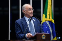 Arolde de Oliveira comemora sanção da lei sobre previdência e carreira dos militares