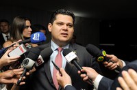 Davi Alcolumbre anuncia reunião com Guedes para tratar de reforma tributária