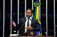 Weverton comemora aprovação de PL que proíbe taxas para religação de água e luz