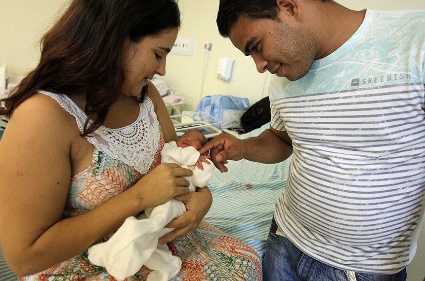 A Fundação Santa Casa de Misericórdia conseguiu reduzir os índices de mortalidade de recém nascidos e mães na instituição durante o ano de 2015. O resultado completo ainda será divulgado neste ano, no relatório da atual gestão da instituição, mas já é possível determinar que a maternidade alcançou um índice inédito. Na foto, Mônica Braga, 32. Ela foi mãe pela segunda vez na maternidade da Santa Casa. 