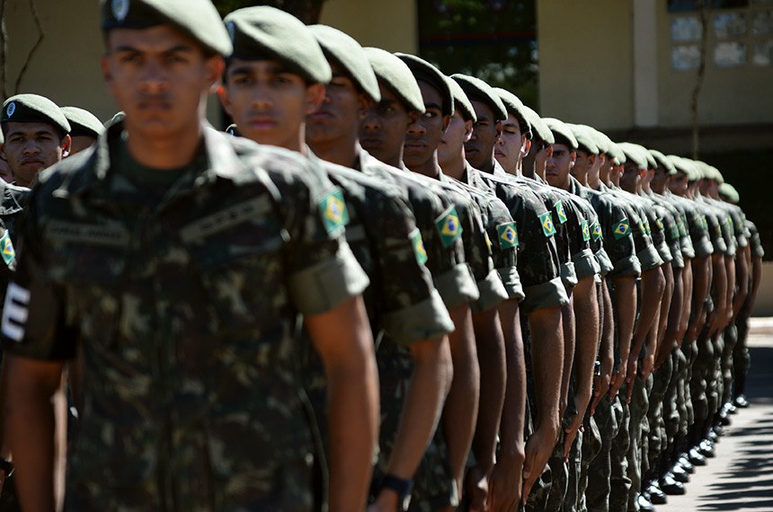Soldados perfilados em Brasília: patentes mais baixas ficaram com os menores reajustes na reestruturação da carreira militar