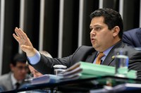 Davi Alcolumbre se opõe a taxa sobre geração distribuída de energia solar