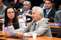 Sanção sem vetos do Orçamento melhora clima político, avalia Elmano Ferrer