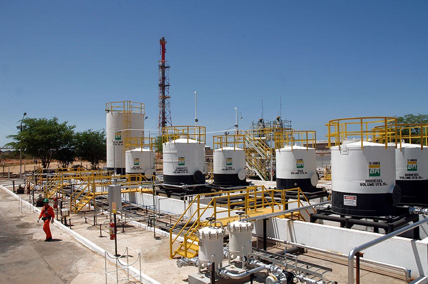 6/3/2007 - Tanques da planta experimental de biodiesel no pólo industrial de Guamaré-RN