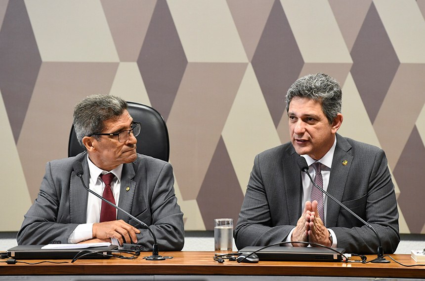 O presidente da comissão mista, deputado Raimundo Costa, e o o relator, senador Rogério Carvalho