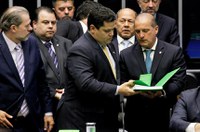 Senadores destacam defesa da democracia em mensagens de presidentes de Poderes