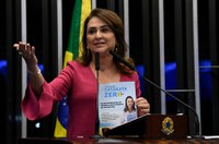 Kátia Abreu destaca programa que realiza cirurgias de catarata no Tocantins