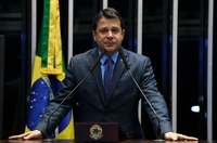 Reguffe pede aprovação de proposta que proíbe tributação de remédios