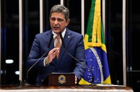 Rogério Carvalho acusa governo de incluir fake news na mensagem enviada ao Congresso