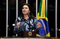 Simone Tebet presta homenagem a Pedro Simon por seu aniversário de 90 anos