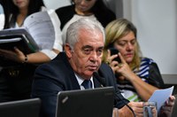 Exigência de exame toxicológico para posse ou porte de arma passa na CCJ