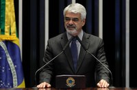 Humberto Costa critica Bolsonaro e aponta estagnação econômica e desemprego