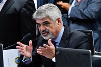 Humberto defende projeto que cria órgão de acompanhamento de mídias sociais