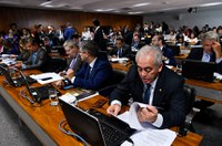 Uso de álcool e drogas pode levar à apreensão de arma de fogo, aprova CCJ