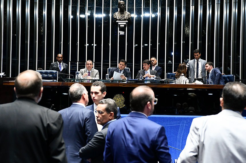 Plenário do Senado Federal durante sessão deliberativa ordinária. Ordem do dia.  Mesa: senador Omar Aziz (PSD-AM);  presidente do Senado, senador Davi Alcolumbre (DEM-AP);  secretário-geral da Mesa, Luiz Fernando Bandeira de Mello Filho;  senadora Kátia Abreu (PDT-TO);  senador Irajá (PSD-TO);  deputado Pedro Lupion (DEM-PR).  Foto: Moreira Mariz/Agência Senado