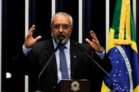 Paim critica projeto que libera exploração em terras indígenas