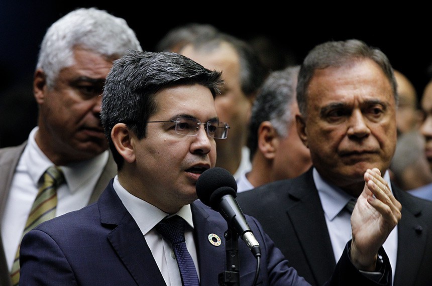 Os senadores Randolfe Rodrigues (Rede-AP), Alvaro Dias (Podemos-PR) e Major Olímpio (PSL-SP) fizeram reparos ao acordo para derrubada do veto
