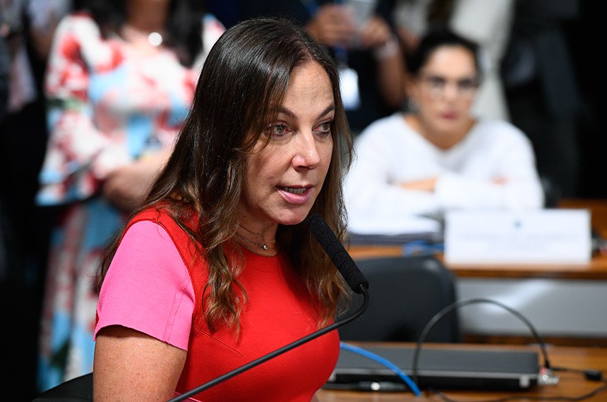 A senadora Mara Gabrilli (PSDB-SP) apresentou pediu uma audiência pública sobre a inclusão de mudos entre os beneficiados com a Lei de Cotas, para pessoas com deficiência