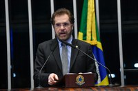 Exploração da Amazônia deve gerar riqueza para os brasileiros, diz Plínio Valério