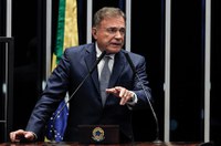 Alvaro Dias: estados não podem abrir mão do ICMS sobre combustíveis