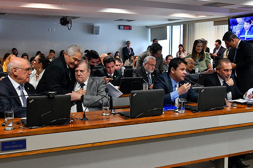 Proposta aprovada fixa em quatro anos o mandato dos dirigentes do BC com a possibilidade de uma recondução