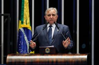 Izalci Lucas quer votação rápida do reajuste de policiais e bombeiros do DF