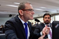 Obrigatoriedade de barras de proteção lateral em veículos vai à Câmara