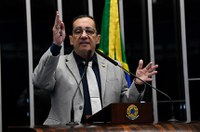 Kajuru quer discutir em audiência pública política de preços de combustíveis