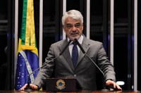 Humberto Costa: Congresso tem de evitar 'escalada despótica' de Bolsonaro