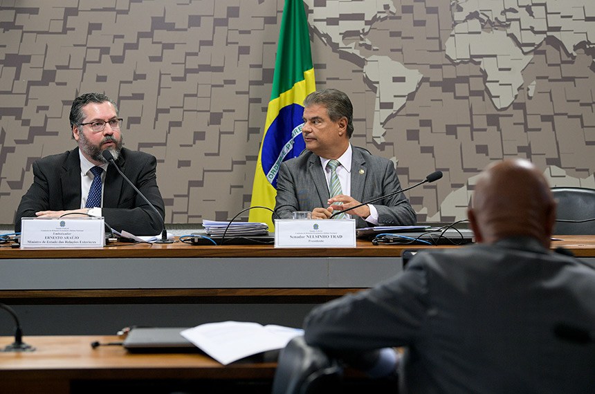 Ministro das Relações Exteriores, Ernesto Araújo, e o presidente da CRE, Nelsinho Trad