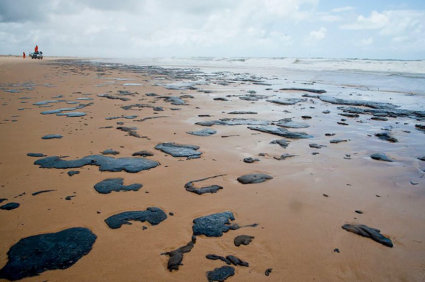 Manchas de óleo no litoral de Sergipe em setembro de 2019