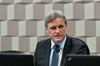 CE aprova convite a Regina Duarte para expor ações como secretária da Cultura